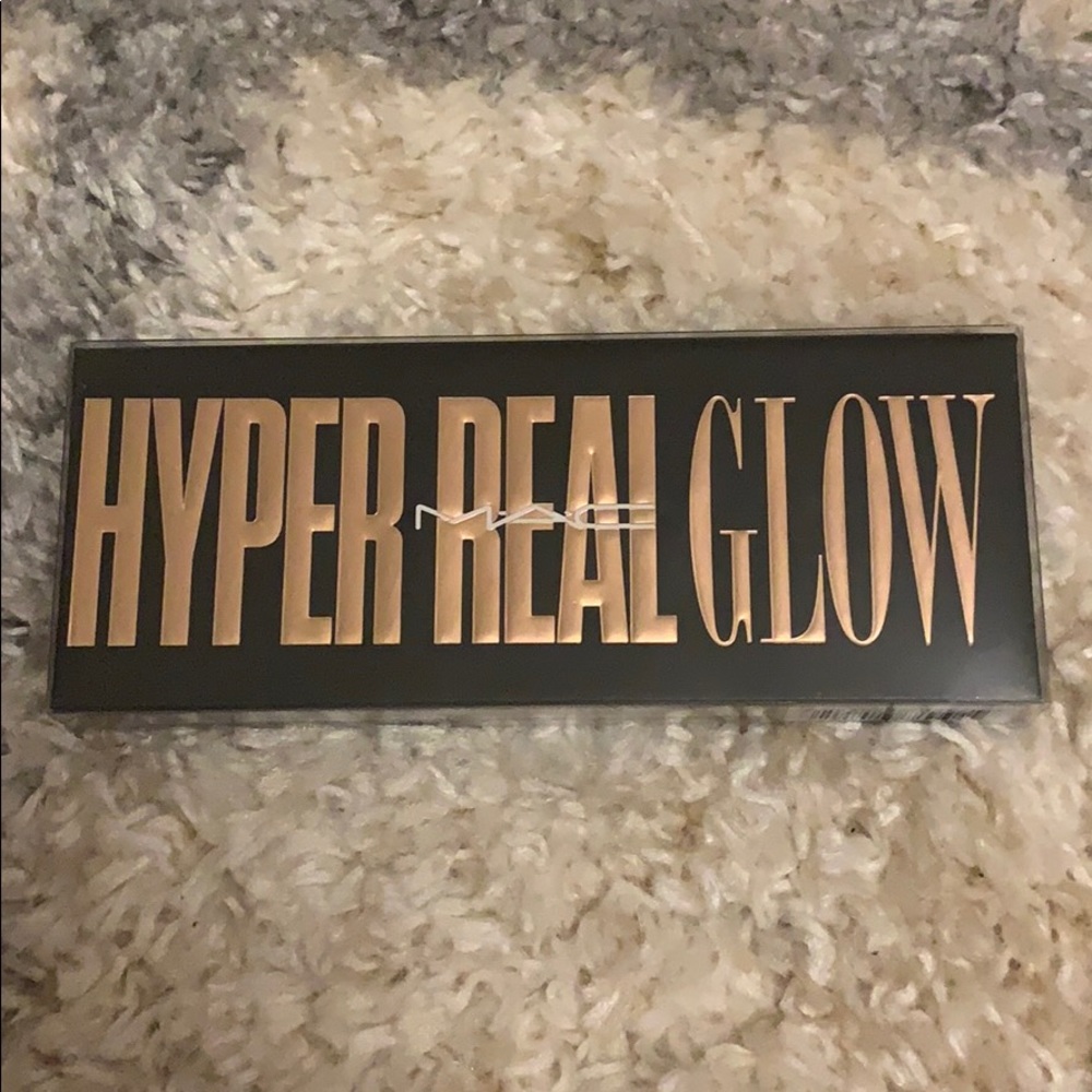 MAC Hyper Real Glow: Flash + Awe